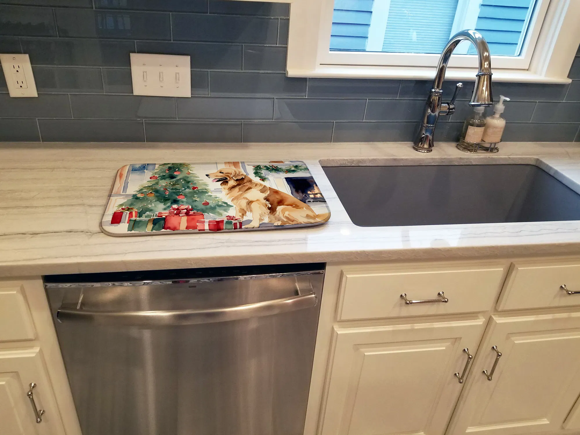 Golden Retriever Cozy Christmas Dish Drying Mat Absorbent Dish Drying Mat Pad for Kitchen Counter Dish Drainer Mat for Countertop, 14 x 21", Multicolor