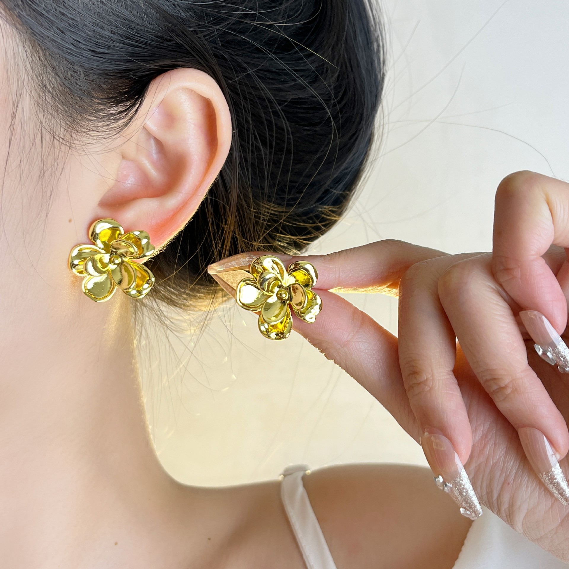 Silver Needle Golden Flower Stud Earrings Retro Simple