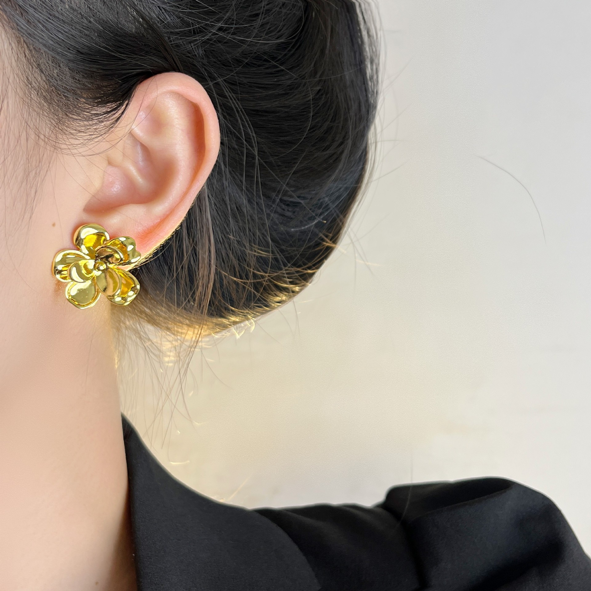 Silver Needle Golden Flower Stud Earrings Retro Simple